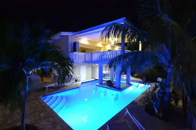 Image de Appartement de luxe avec piscine près de la plage