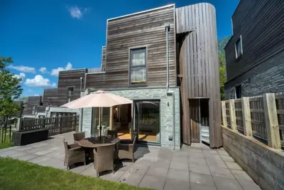 Image de Propriété fabuleuse avec grande terrasse sur le toit, accessible par un escalier en colimaçon, offre une vue panoramique