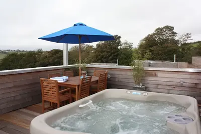 Image de Magnifiquement décoré \"Sea Shack\", avec grande terrasse sur le toit et grand bain à remous privé.