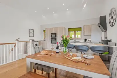 Image de Maison de luxe avec piscine partagée, salle de gym, sauna et Wi-Fi gratuit! ! !