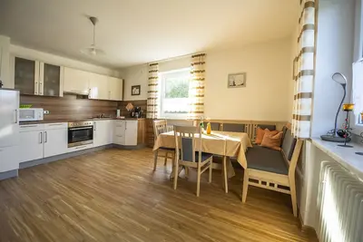 Image de Grands appartements confortables avec balcon dans un endroit calme