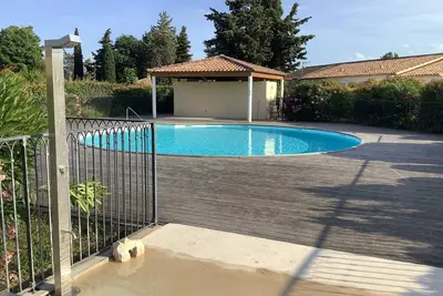 Image de Superbe T3 standing  pour 4 personnes avec piscine.