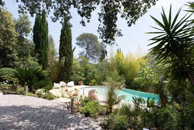 Image de Lovely, unoverlooked villa. Luxuriant garden, heated swimming pool in St-Raphaël