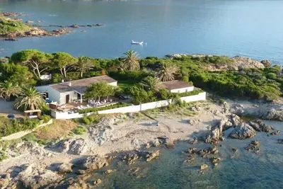 Image de Magnifique Villa \"les pieds dans l'eau\"