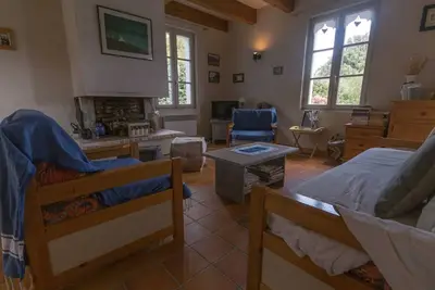 Image de Maison Familiale : Proche Centre et Plage, Jardin et Terrasse, Calme et Confort Assurés