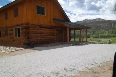 Image de Cabin bureau de poste Ranch Connexion - Grizzly Adams taux Familiale basé sur 2 p