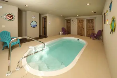 Image de Cette cabine de piscine de 6 chambres à Gatlinburg construite en décembre 2017 vous étonnera!