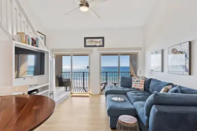 Image de 44- Magnifique condo Front De Plage avec Loft à Crystal Beach. Coral Reef Club