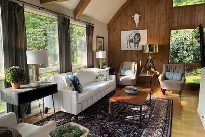 Image de Luxury Highlands Intown Home-Près des cascades et de la randonnée, spécial hiver!