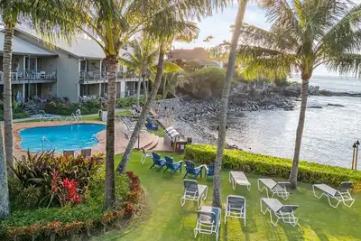 Image de Honokeana Cove face à l'océan! Condo # 208 1 ch + ldc 2 ch, 2 sdb. Privé!