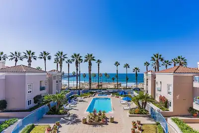 Image de Beau condo front de mer avec piscine et jacuzzi! ! !
