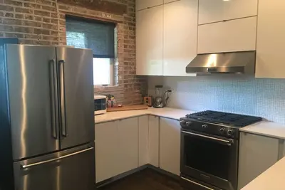 Image de Le Plat entier. Restez comme chez vous! Air central. <br>Deux salles de bain complètes. Unique.