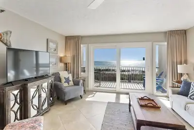 Image de 104- Vue imprenable sur le front du golfe remodelé. Destin Seafarer