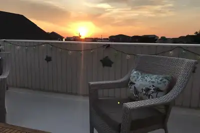 Image de * Pont sur le toit! * Nouvellement rénové w / équipements modernes. 2 blocs de la plage et de la baie!