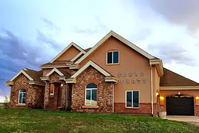 Image de Jusqu'à 12 invités dans la deuxième plus grande maison de Kanab! 5 chambres 5. 5 salles de bains, campagne, vue