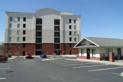 Image de Luxueux Condo, Riverside avec vue sur la montagne