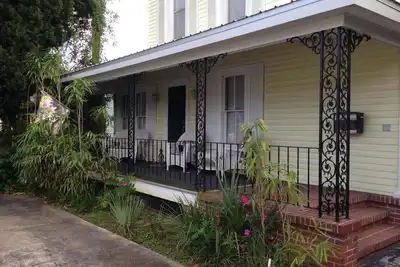 Image de The Marigold Floridian - Belle véranda avec une courte promenade au centre-ville