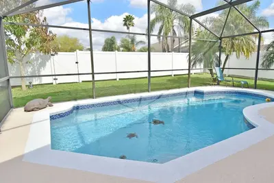 Image de Belle villa de 3 chambres, 2 salles de bains avec piscine et salle de jeux.