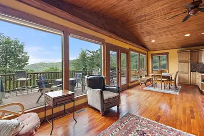 Image de 3br Mountain Home avec des vues à long terme, à proximité des attractions