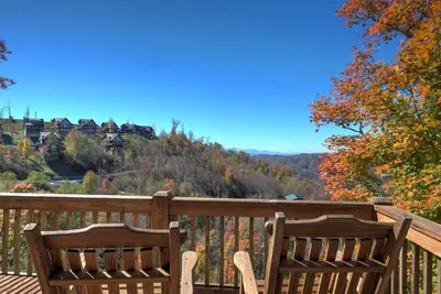 Image de Margaritaville - La cabane en rondins parfaite pour oublier vos soucis! Bar priv��, spa, et plus encore! Comprend un Biltmore Pass!