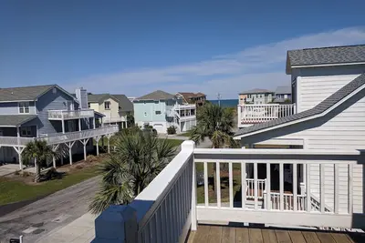 Image de Jeu extérieur: 4 Br / 3. 5 Ba maison unifamiliale à Kure Beach, pour 10 personnes