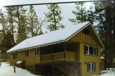 Image de Chalet confortable situé au centre La neige est là! !