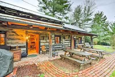 Image de Nouveau! Rustique 3br Cabin - Étapes du Collège E & H!