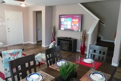 Image de Magnifique Maison Dans Un Magnifique Printemps, à quelques minutes de l'aéroport Iha et des bois