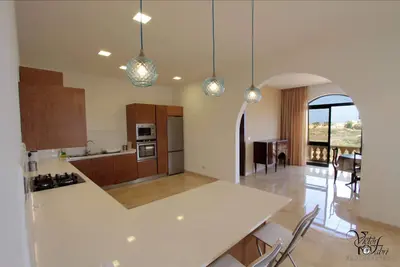 Image de Maisonnette spacieuse et moderne, vue sur la vallée et la mer. A / C, Wi-fi.