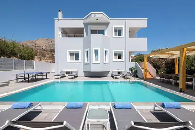 Image de Villa Bella, avec piscine privée, bain à remous, salle de jeux près de la plage