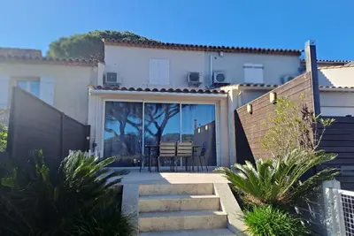 Image de Mazet pour 6 personnes dans domaine avec piscine et tennis à Gassin