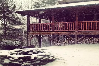 Image de Majestic Mountain Log Cabin dans l'ouest de la Caroline du Nord