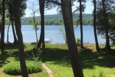 Image de Wha'Cha Dune sur le magnifique lac Big Platte. Réservez vos vacances d'été 2020 maintenant!