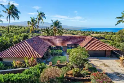 Image de Maison 3 chambres avec vue sur la mer et piscine!