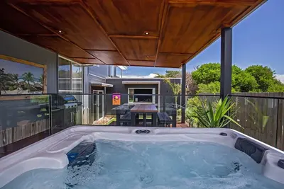 Image de Brand New Spa en plein air, salle de jeux, Wi Fi, table de billard