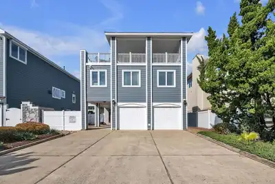 Image de Grande maison de luxe en face de Oceanfront à Virginia Beach