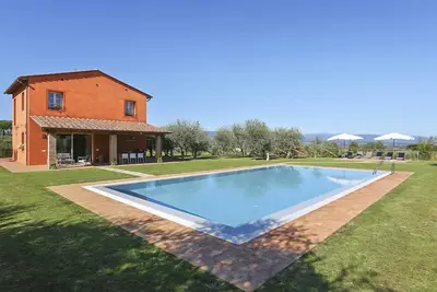Maison de vacances privée avec climatisation, Wifi, piscine privée, Tv, véranda, près de Lucques