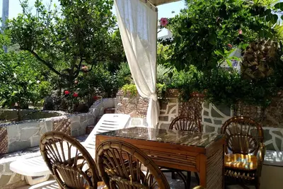 Image de Appartement spacieux avec véranda et jardin
