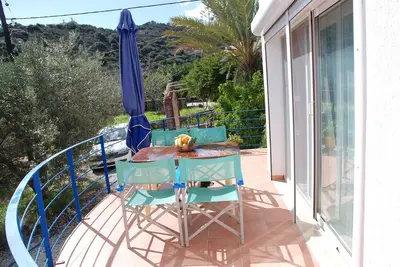 Image de Villa confortable de luxe avec jardin près de la mer