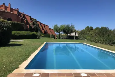maison très confortable, bien divisée et avec une belle terrasse.