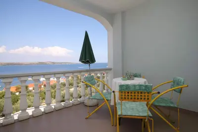 Image de Appartement de deux chambres avec la terrasse et la vue sur le mer Sali, Dugi otok (A-8152-a)