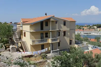 Image de Garçonnière avec le balcon et la vue sur le mer Sali, Dugi otok (As-8152-a)