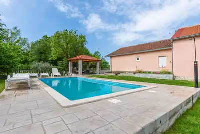 Image de Belle maison à Neoric avec WiFi