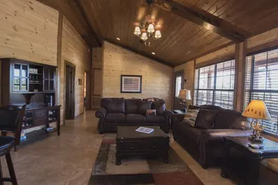 Image de Charmante cabine de 2 chambres sur 4. 8 acres près du mont. Rivière Fork. Construit au printemps 2018