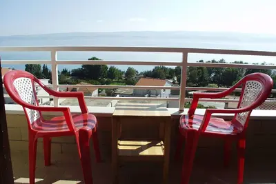 Image de Garçonnière avec le balcon et la vue sur le mer Duce, Omis (As-945-b)