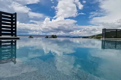 Image de Villa Moderne avec de belles vues et piscine