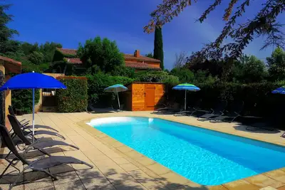 Image de maison sur 3 Ha au calme avec piscine chauffée à Gargas