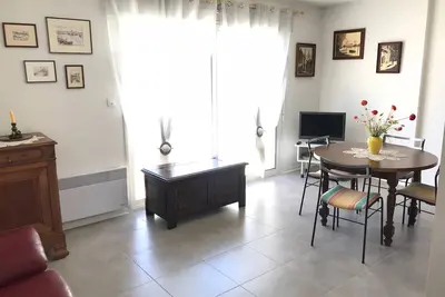 Image de Appartement T3 calme avec balcon à 900m de la mer et commerces à 500m