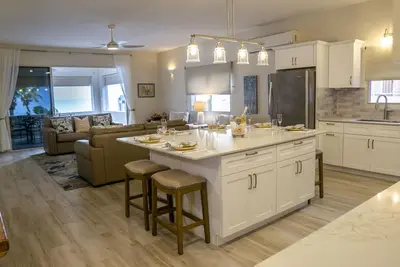 Image de Il Punto Blu: 3 chambres à coucher sur la plage de Pelican Key | Propriétés de l'île
