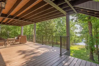 Image de Happy Hideaway - 4 Chambres Privées Lakeside Maison Avec des Tonnes D'espace!